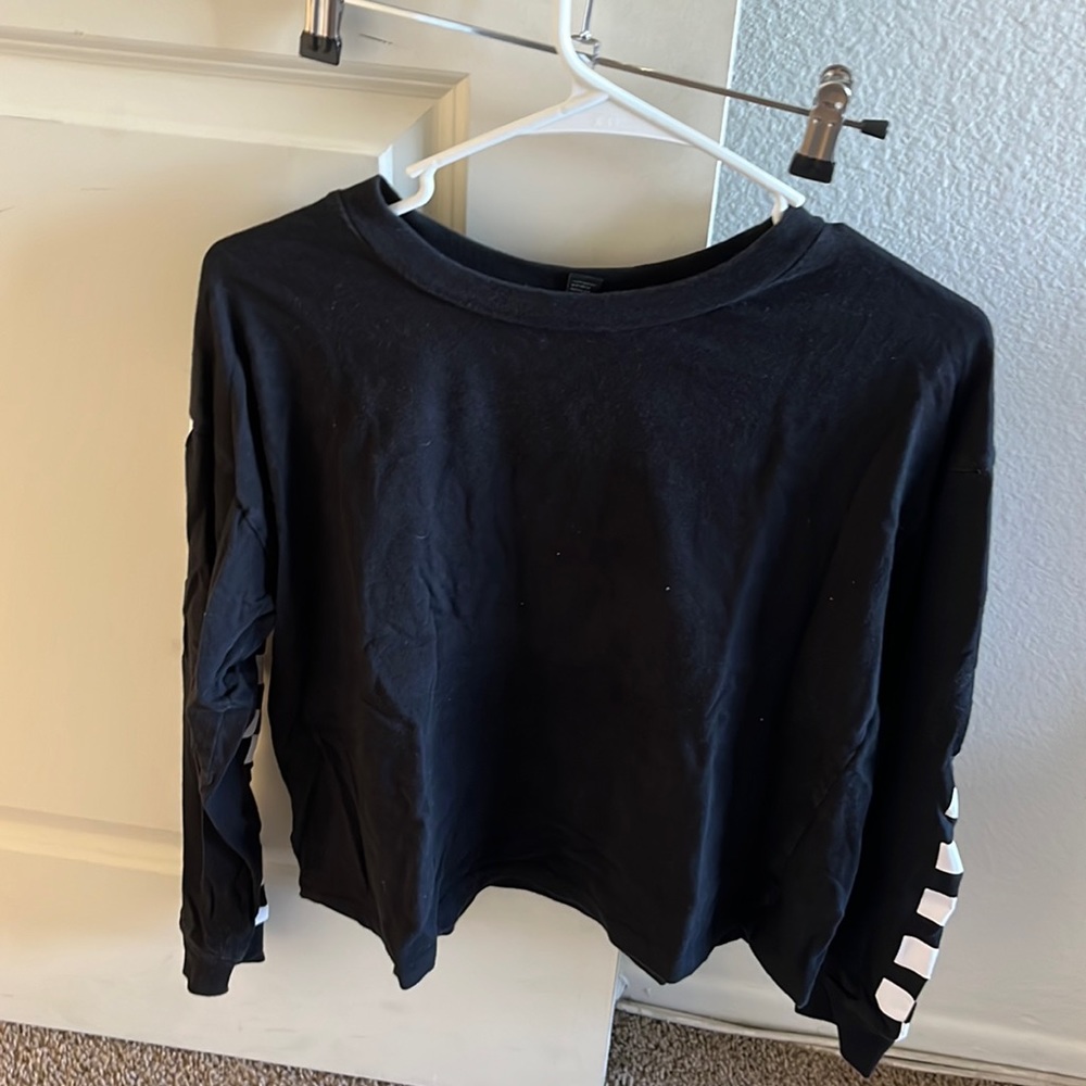 Cute black crew neck shirt with checkered arms